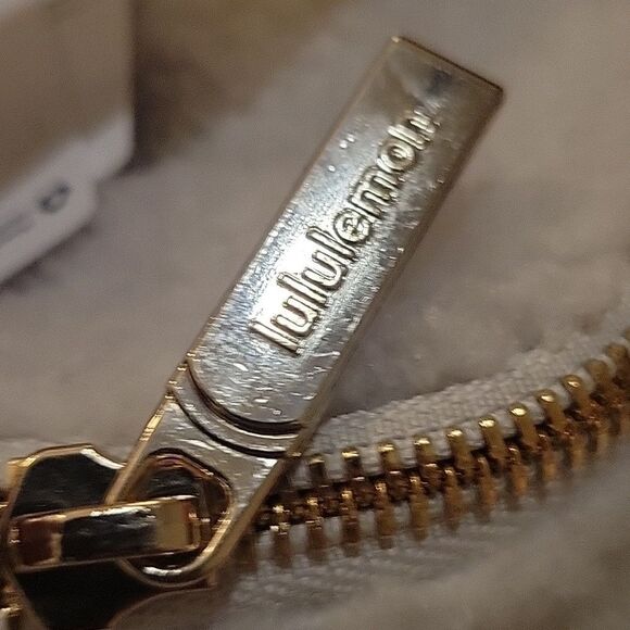 LULULEMON NWT WHITE OPAL/GOLD HARDWARE FLEECE EVERYWHERE BELT BAG LARGE 2L - Picture 6 of 14